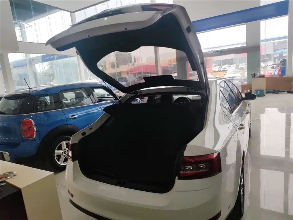 Škoda Octavia 2018 TSI230 DSG Comfort Edition фото 19