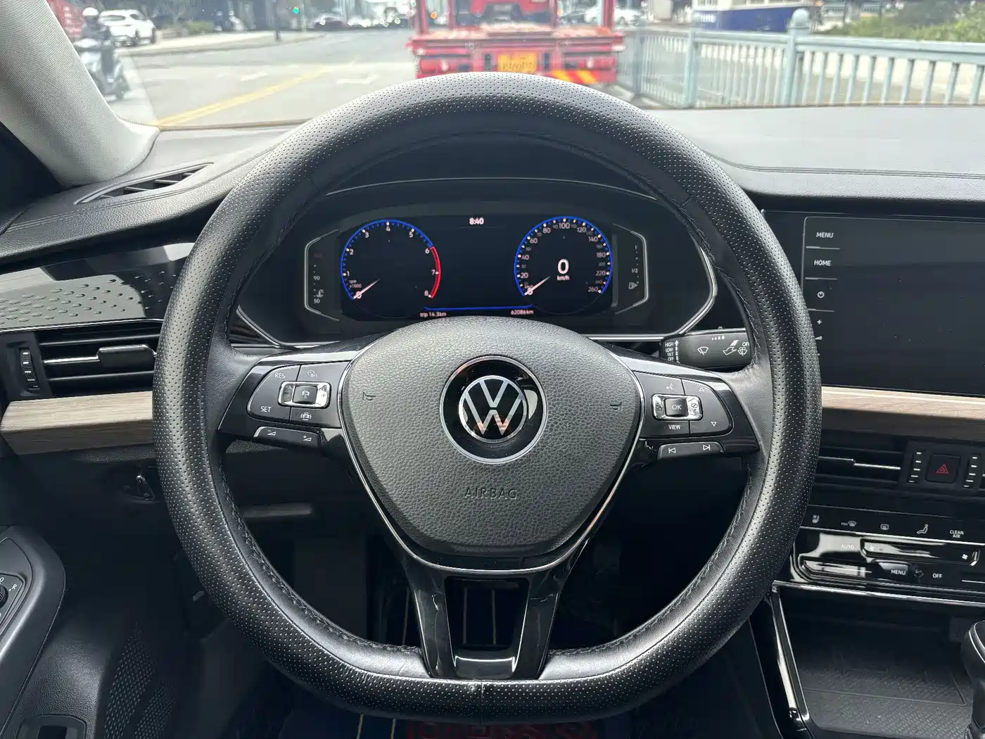 Volkswagen Passat 2021 Model 330TSI Luxury Edition фото 16