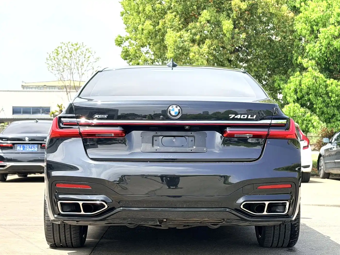 BMW 7 Series 2017 740Li xDrive Luxury Edition фото 7