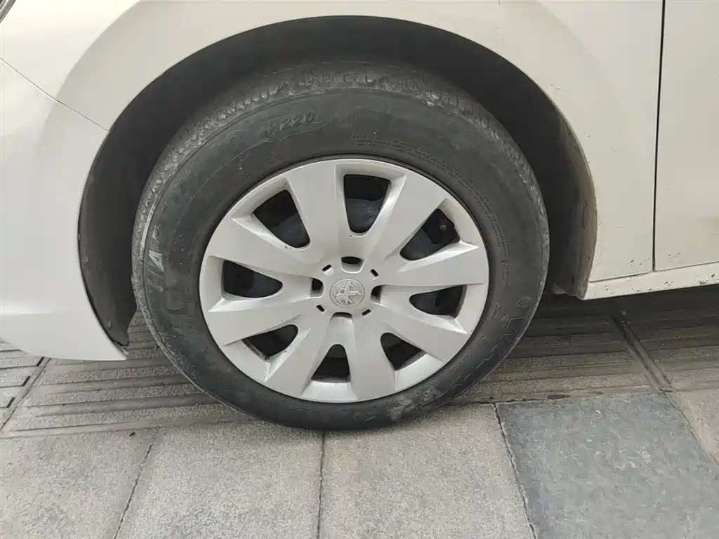 Peugeot 301 2018 1.6L Manual Comfort Edition фото 23