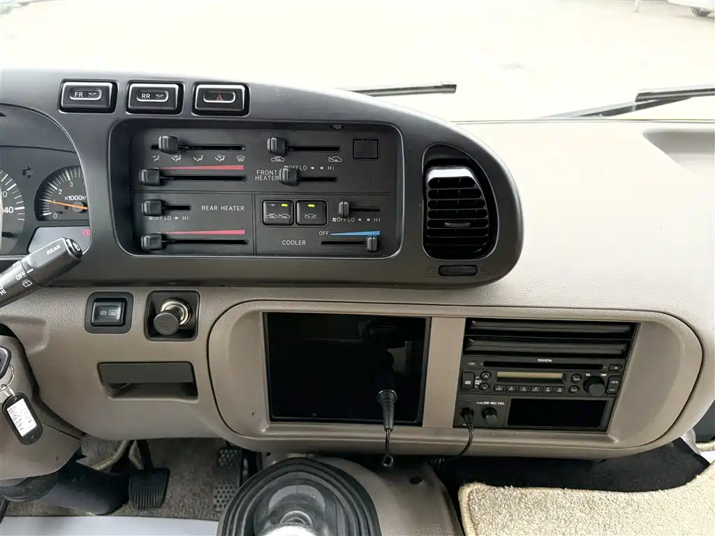 Toyota Coaster 2007 2.7L Gasoline Premium Edition 20-seater фото 9