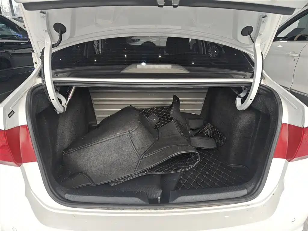 Volkswagen Santana 2018 1.5L Automatic Comfort Edition фото 22