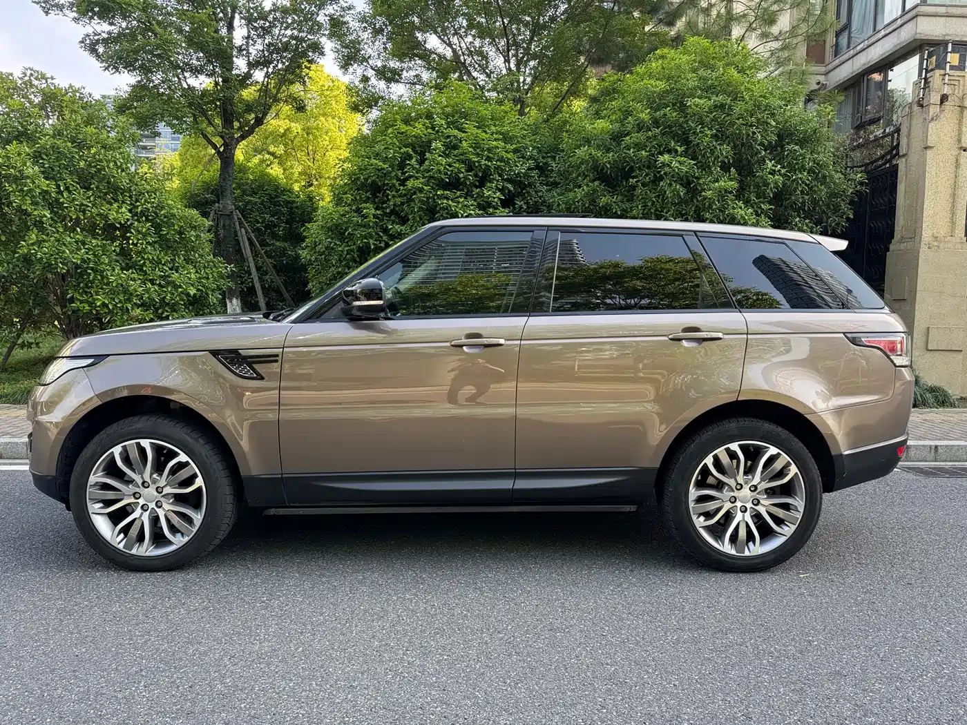 Land Rover Range Rover Sport 2016 Model 3.0 SC V6 HSE DYNAMIC фото 3