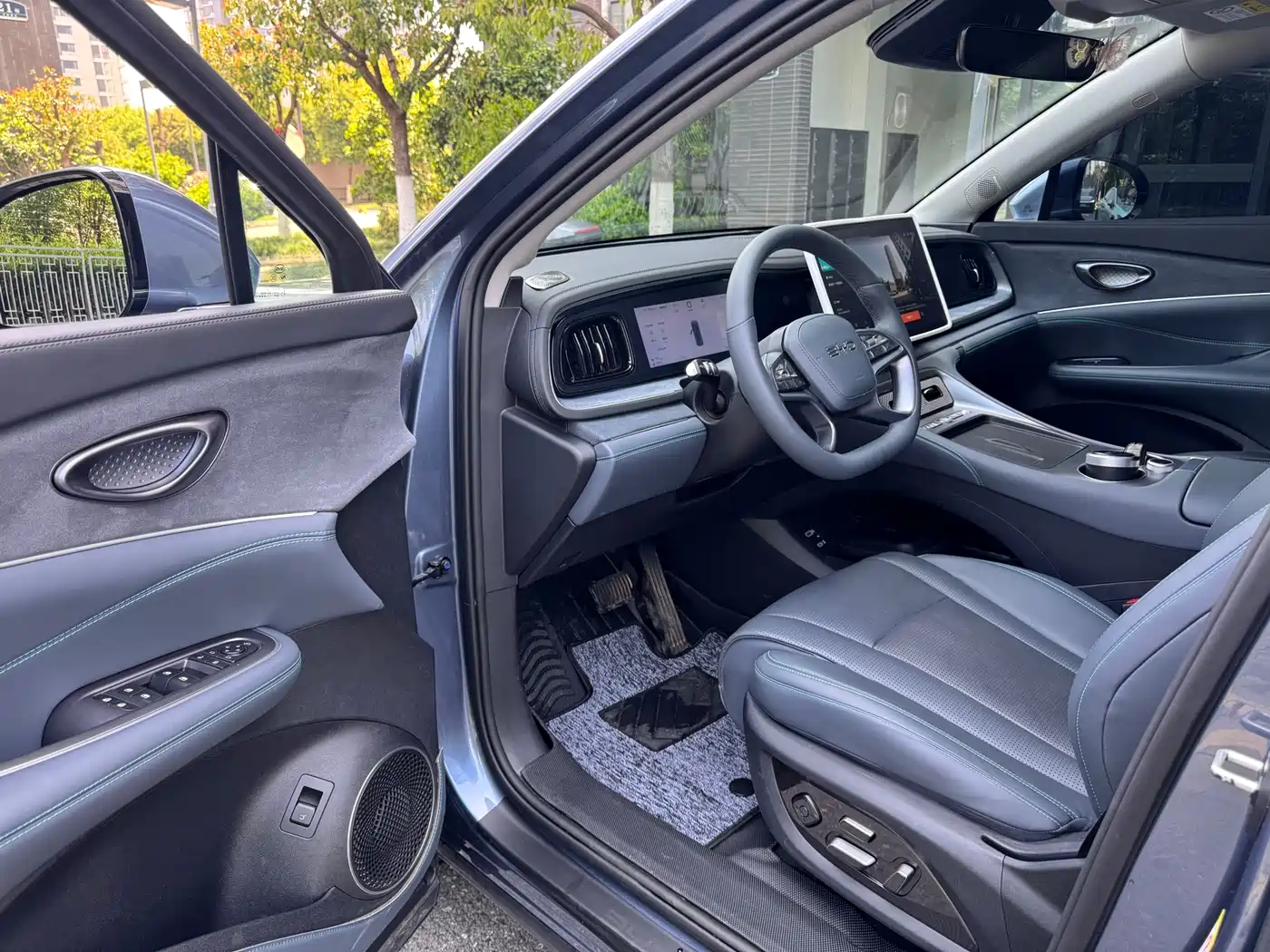 BYD Hai Shi 07 DM-i 2025 150 Pilot+ Edition фото 10