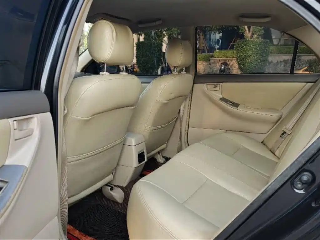 Toyota Corolla 2011 1.6L Automatic Luxury Edition фото 8