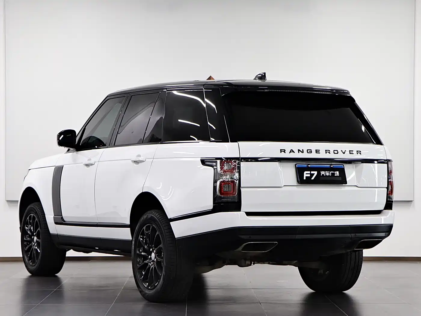 Land Rover Range Rover 2020 3.0 L6 Heritage Edition фото 4