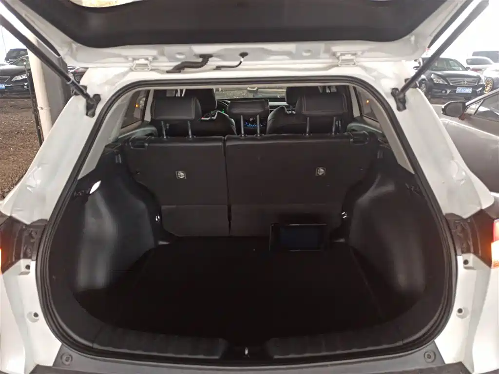 Toyota Frontlander 2022 2.0L CVT Leading Edition фото 15