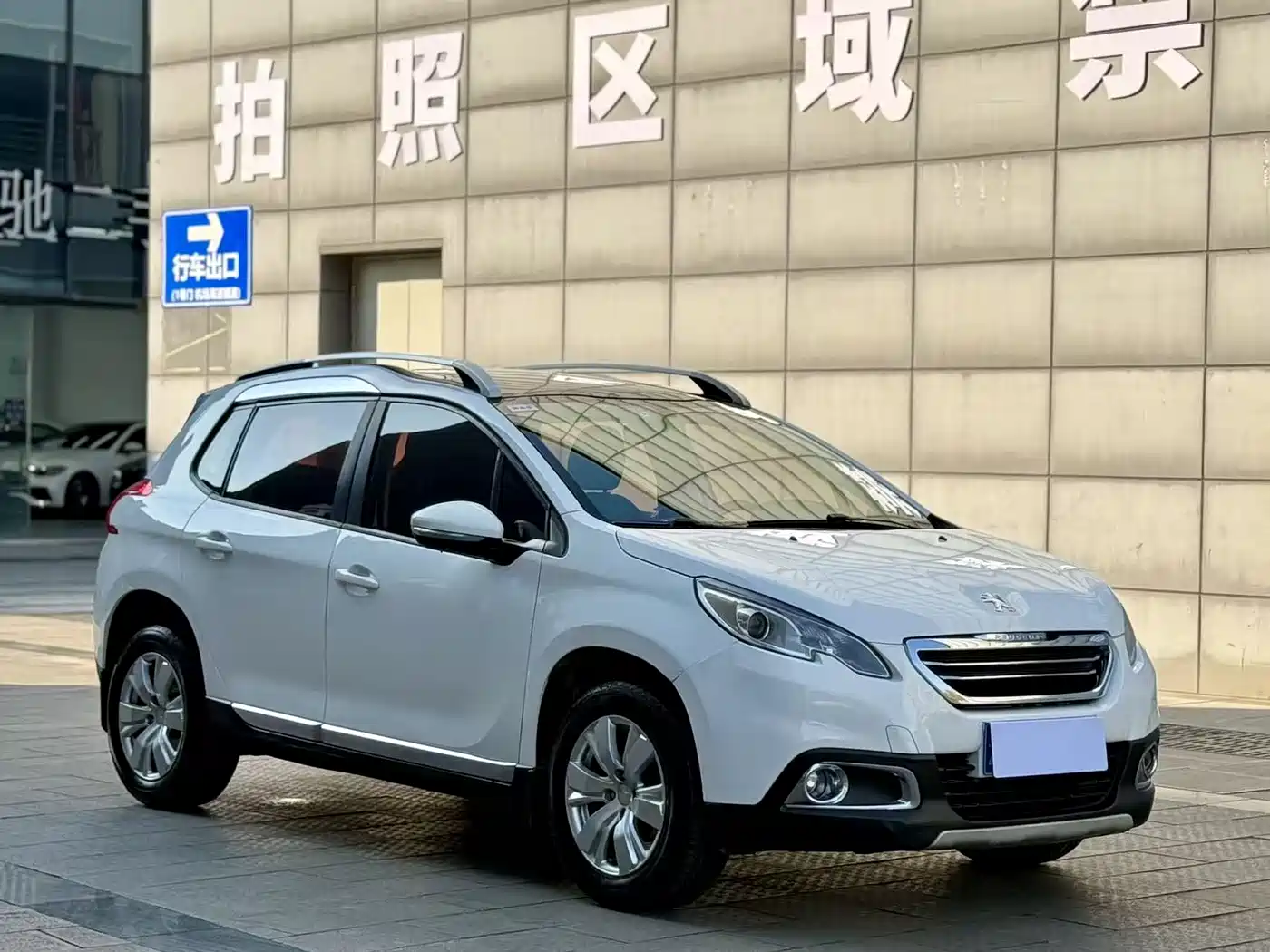 Peugeot 2008 2014 1.6L Automatic Fashion Edition фото 3