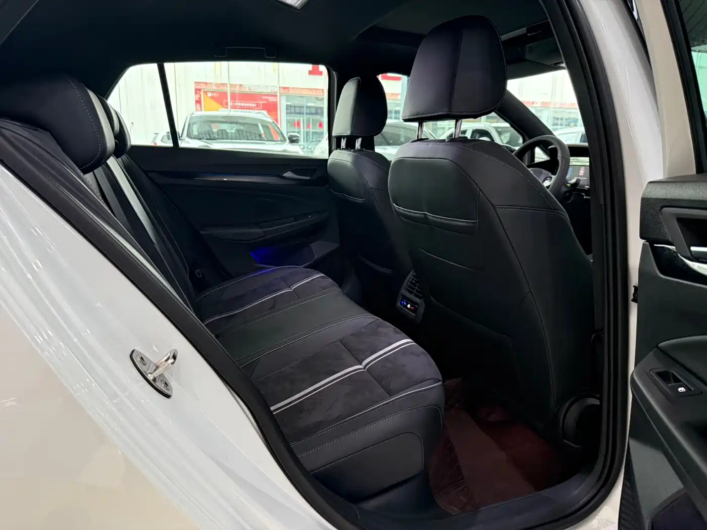 Volkswagen Golf 2023 Model 280TSI DSG R-Line фото 7