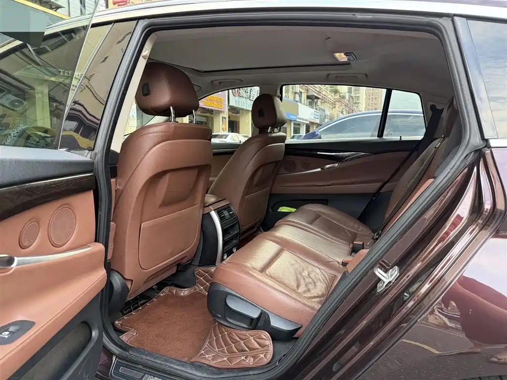 BMW 5 Series GT 2015 528i Leading фото 6