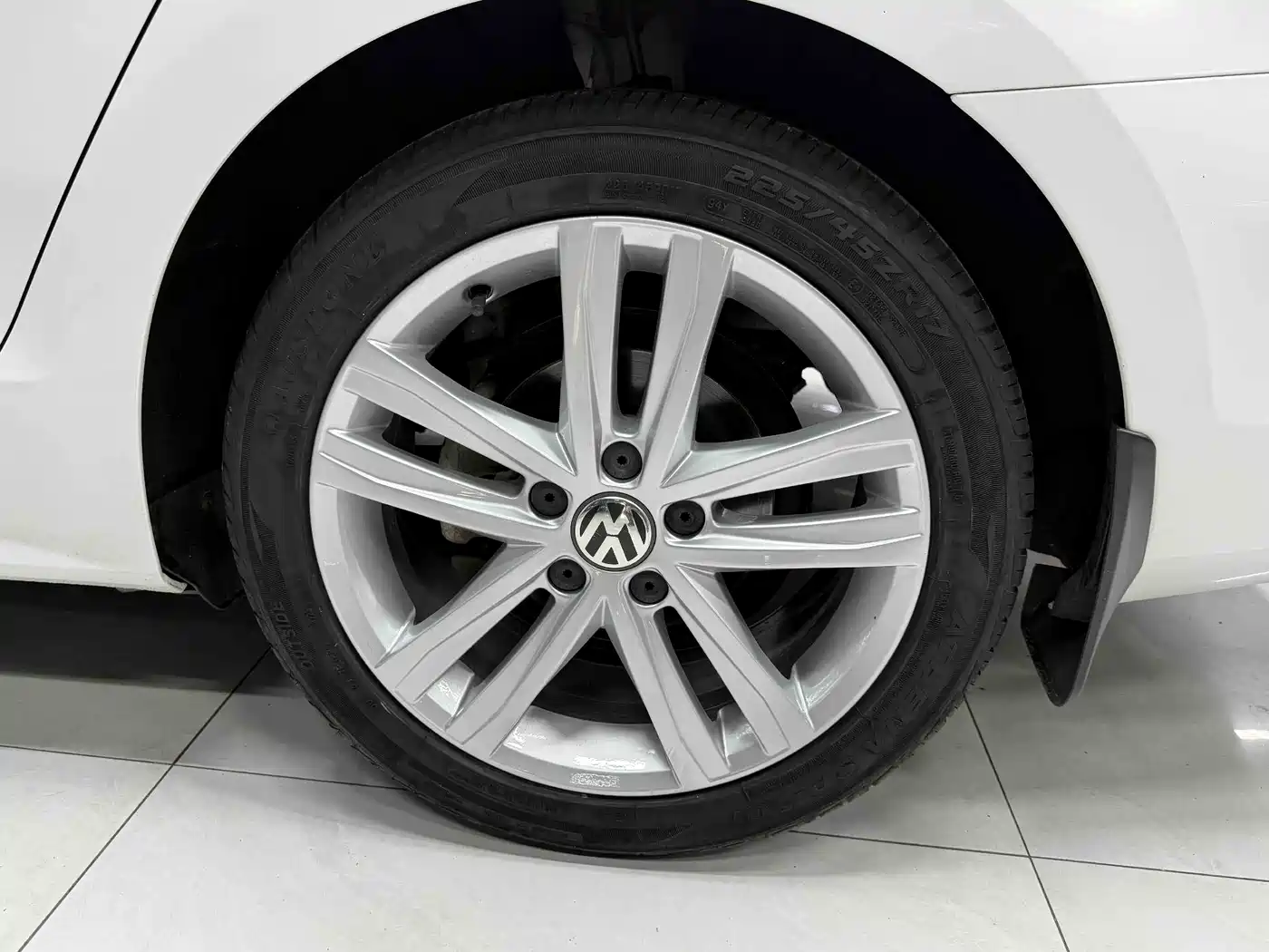 Volkswagen Sagitar 2015 1.6L Automatic Comfort фото 17
