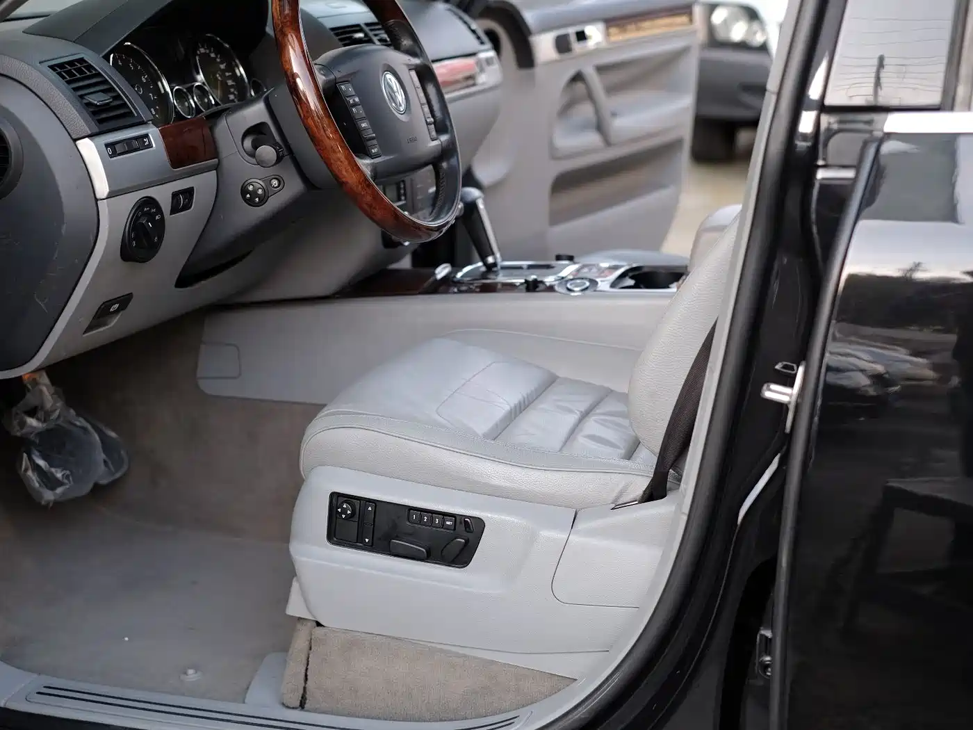 Volkswagen Touareg 2007 3.6L Luxury фото 21