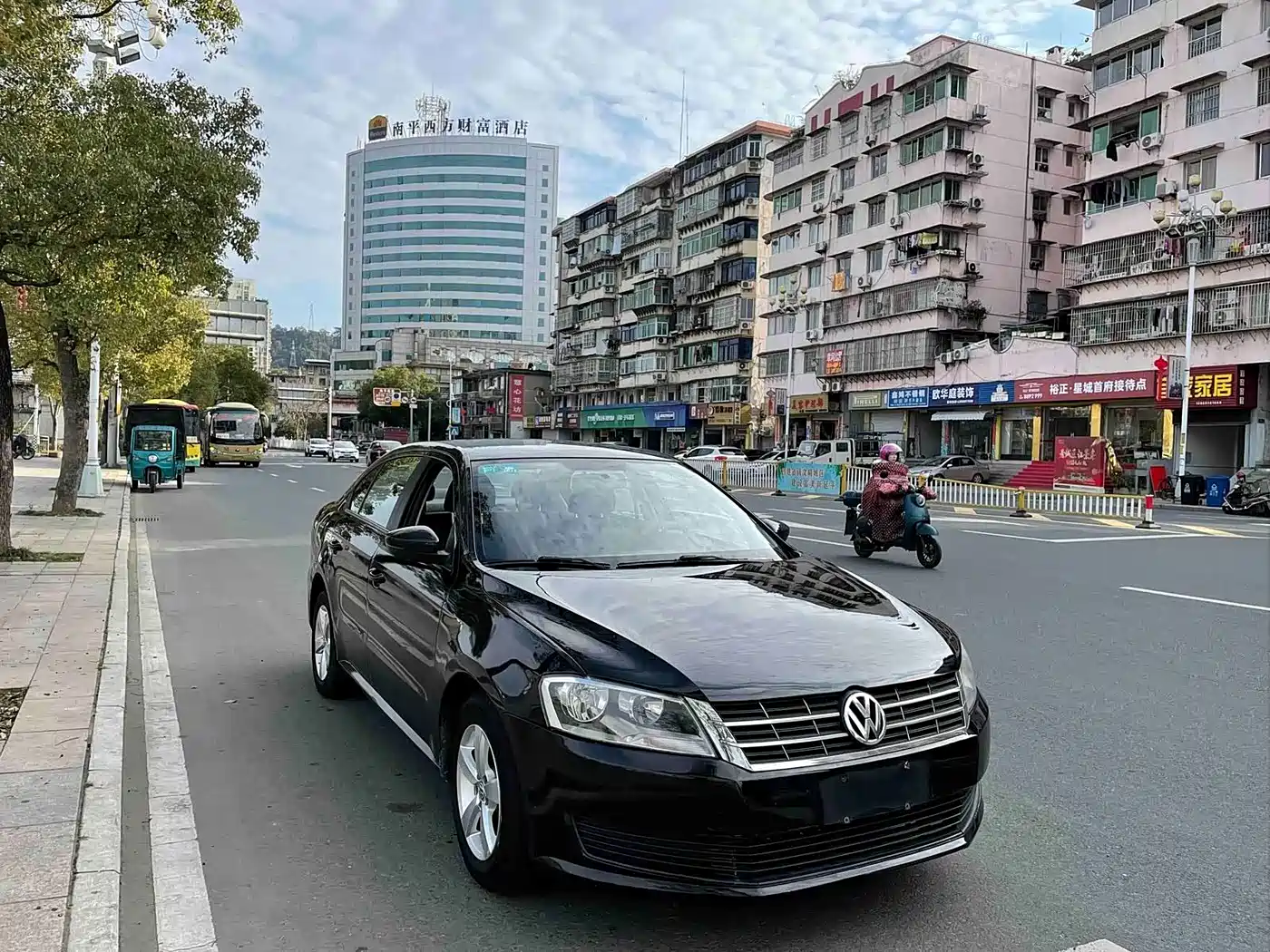Volkswagen Lavida 2013 Facelift Classic 1.6L Automatic Trend фото 2