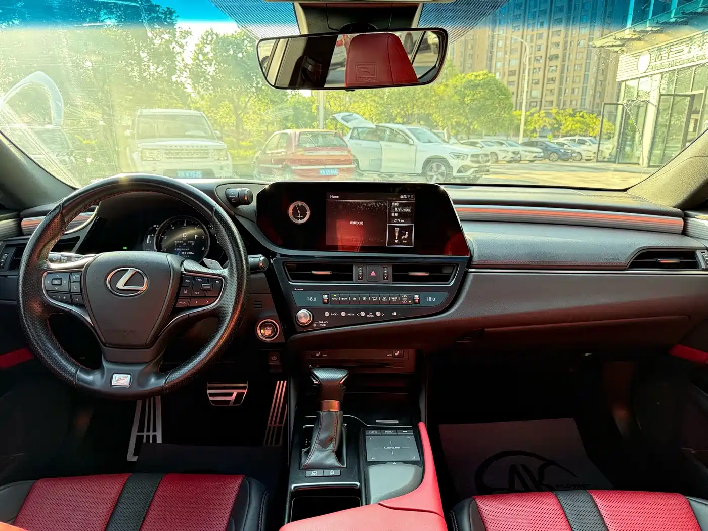 Фото 11 - Lexus ES