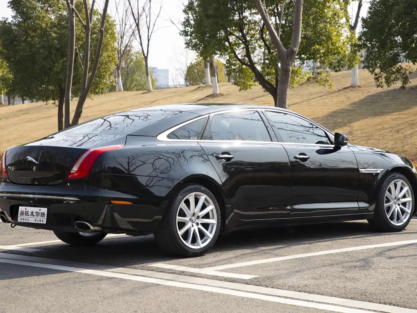 Photo 6 - Jaguar XJ