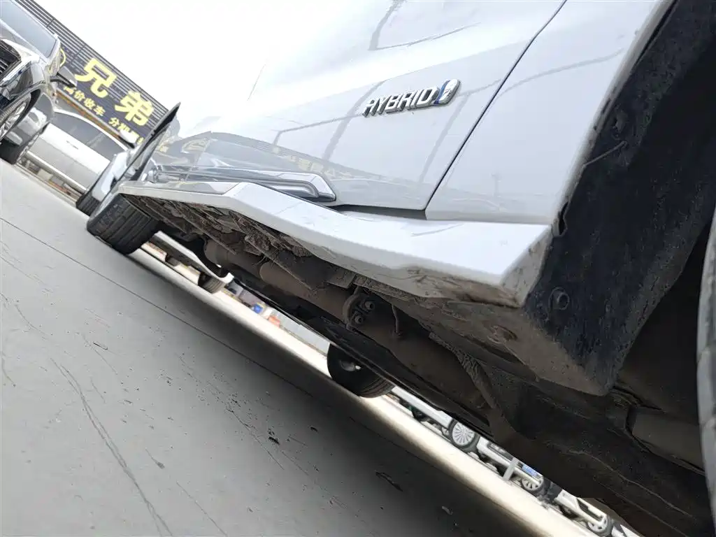 Toyota Sienna 2023 2.5L Hybrid Platinum Edition фото 19
