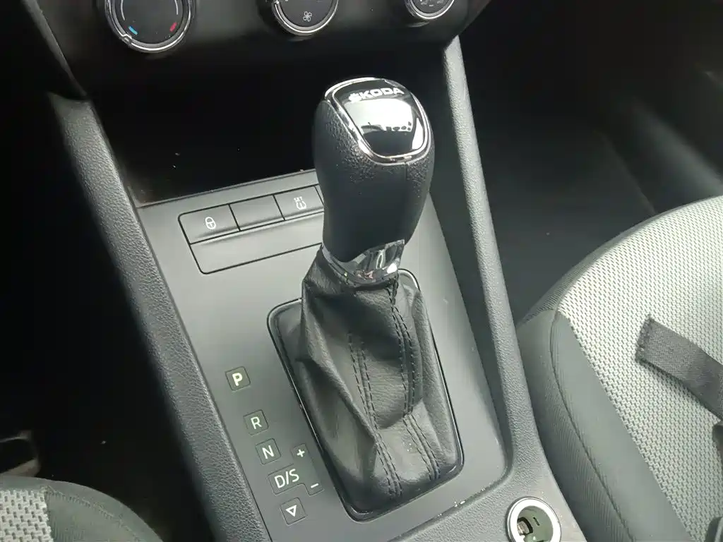 Škoda Octavia 2017 Classic 1.6L Automatic Comfort фото 10
