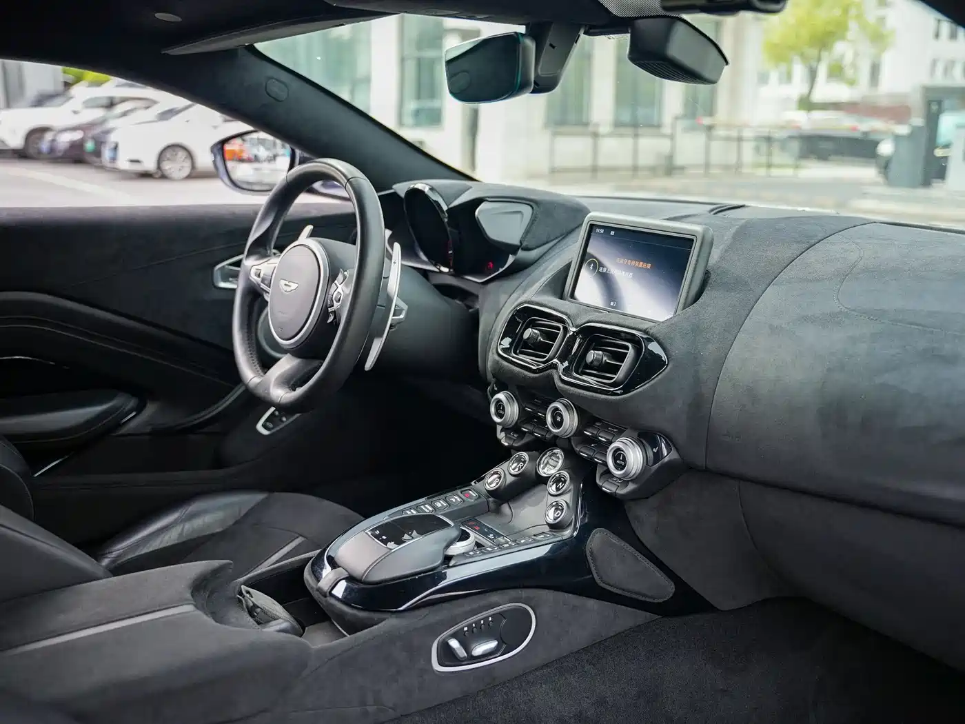 Aston Martin V8 Vantage 2020 4.0T V8 Coupe фото 16