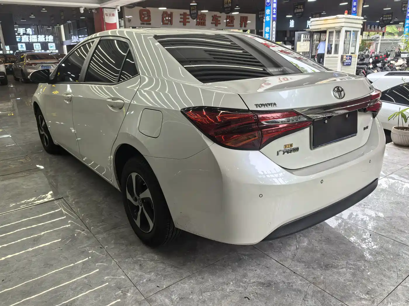 Toyota Levin 2017 Facelift 185T CVT Elite (China V) фото 5