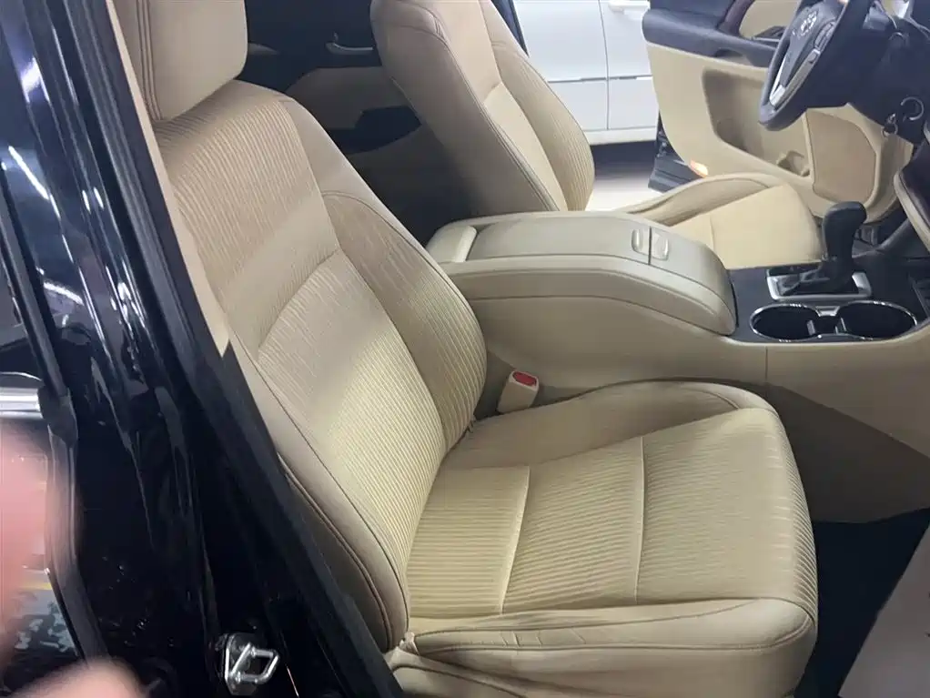 Toyota Highlander 2015 2.0T AWD Elite Edition 7-seater фото 3