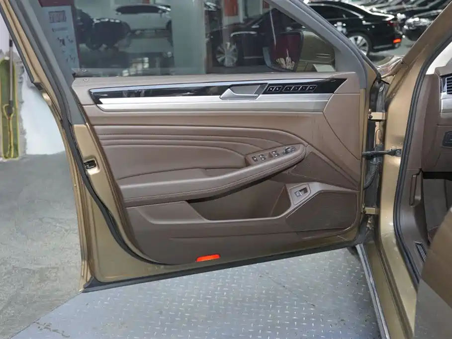 Volkswagen Phideon 2021 380TSI Luxury Edition фото 21