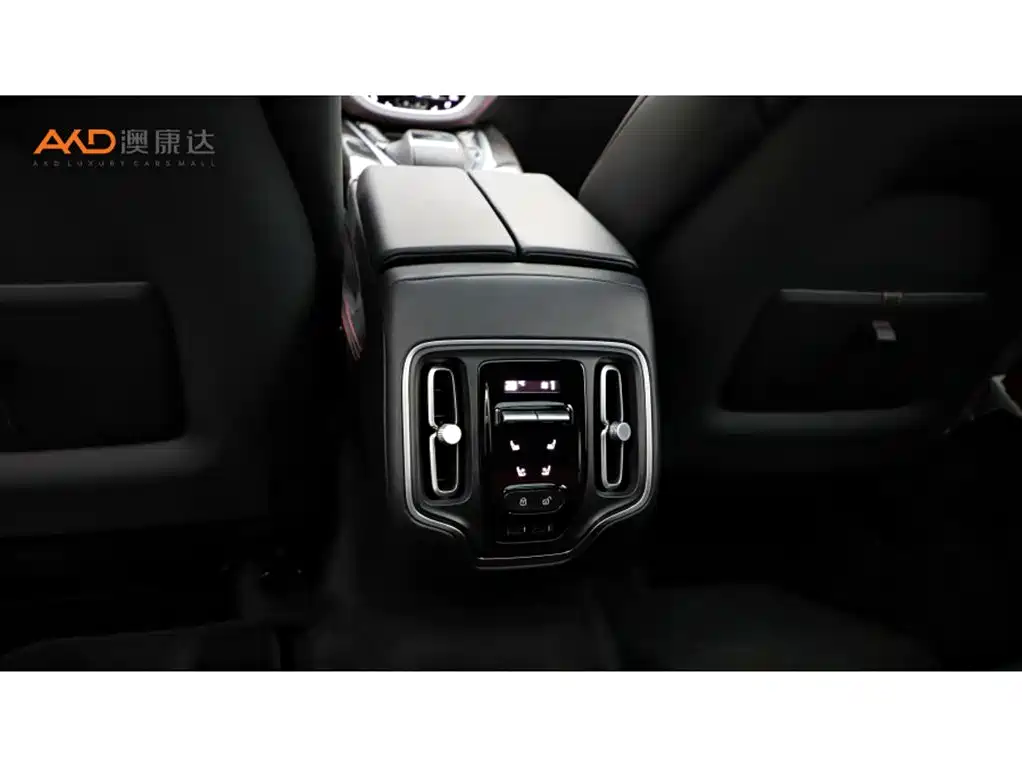 Фото 9 - Aston Martin DBX