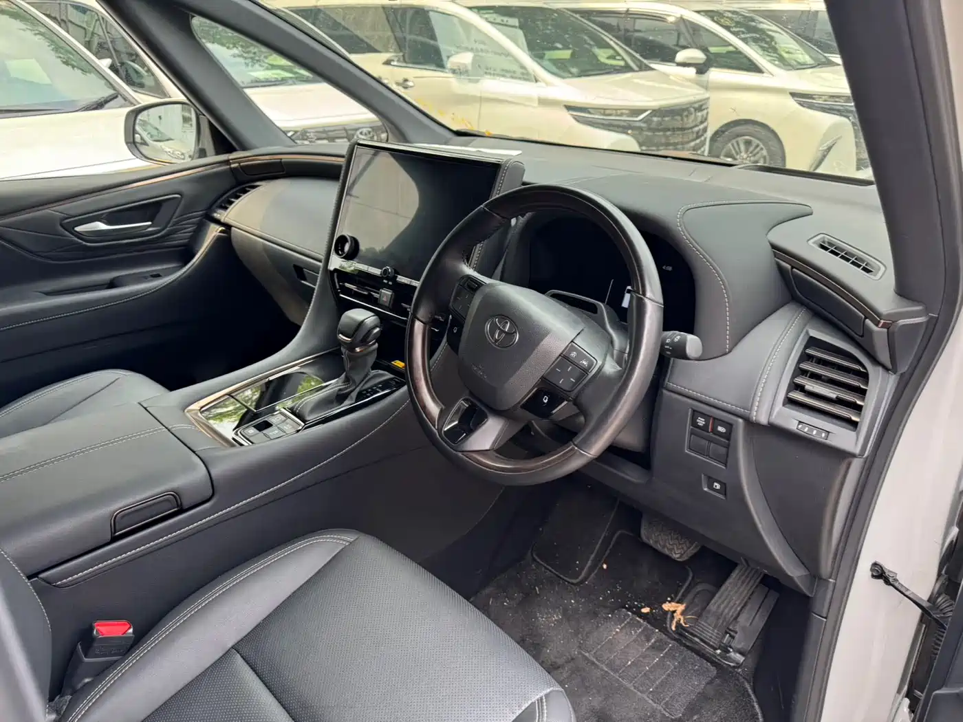 Toyota Alphard фото 7