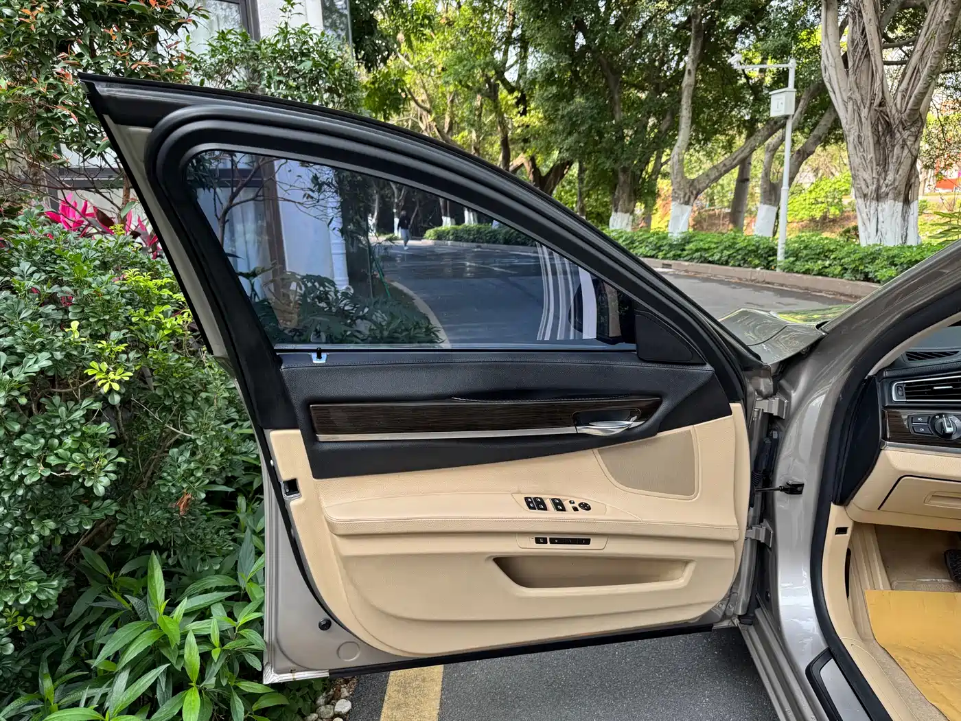 BMW 7 Series 2013 Model 730Li Luxury фото 9