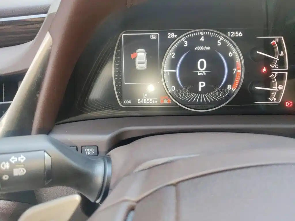 Фото 5 - Lexus ES