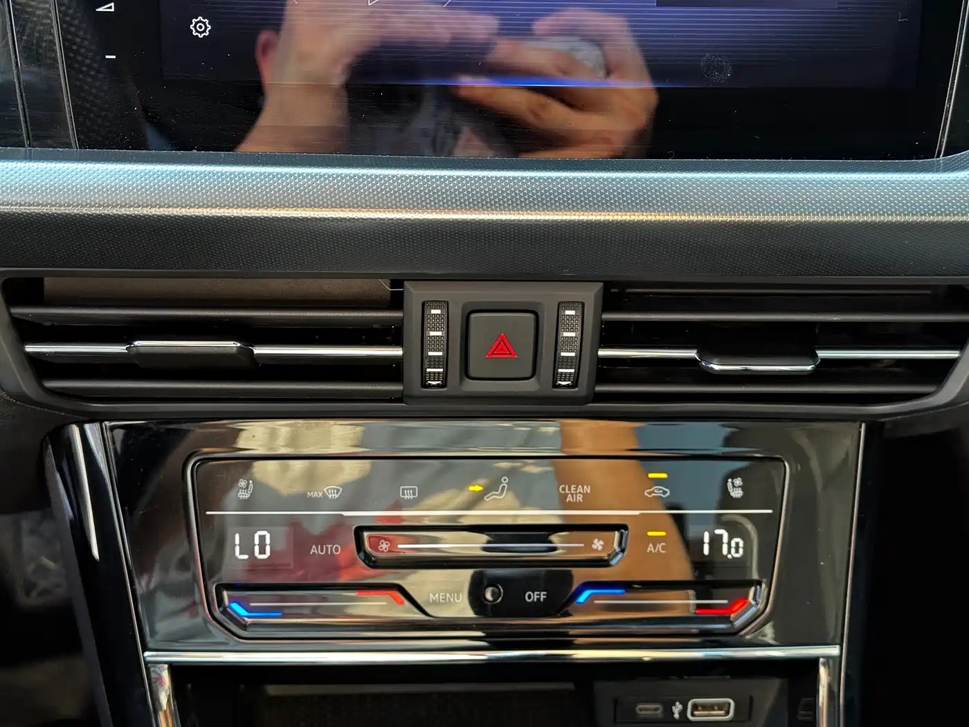 Volkswagen Passat 2022 330TSI Luxury Edition фото 11
