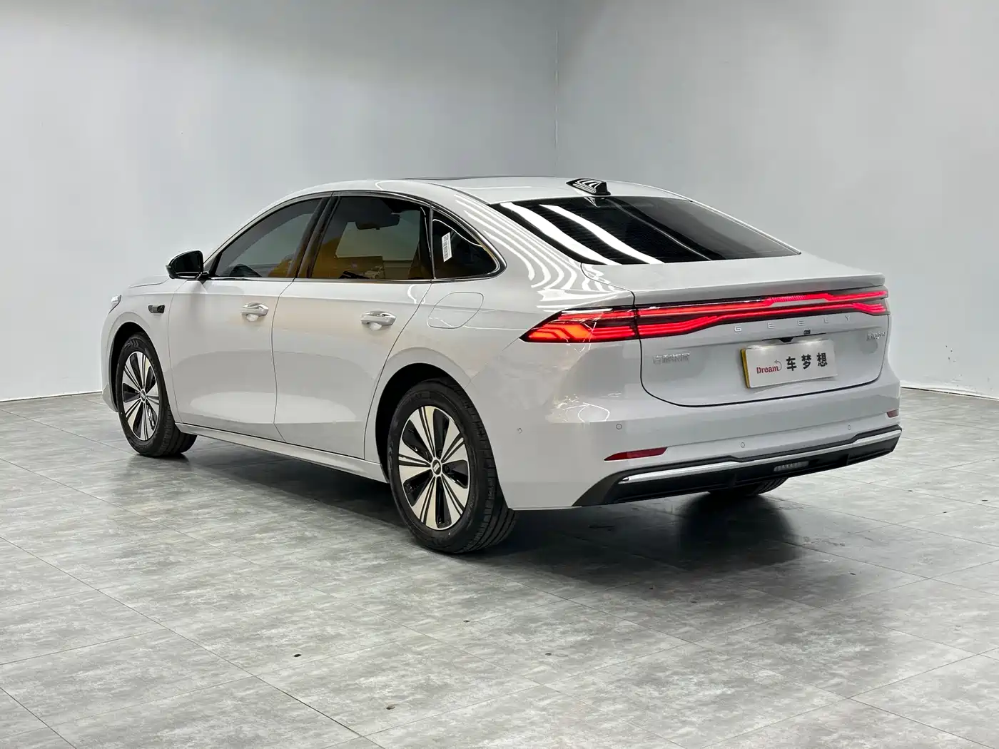 Geely Galaxy Galaxy A7 2025 EM-i 150km Explorer+ Edition фото 6