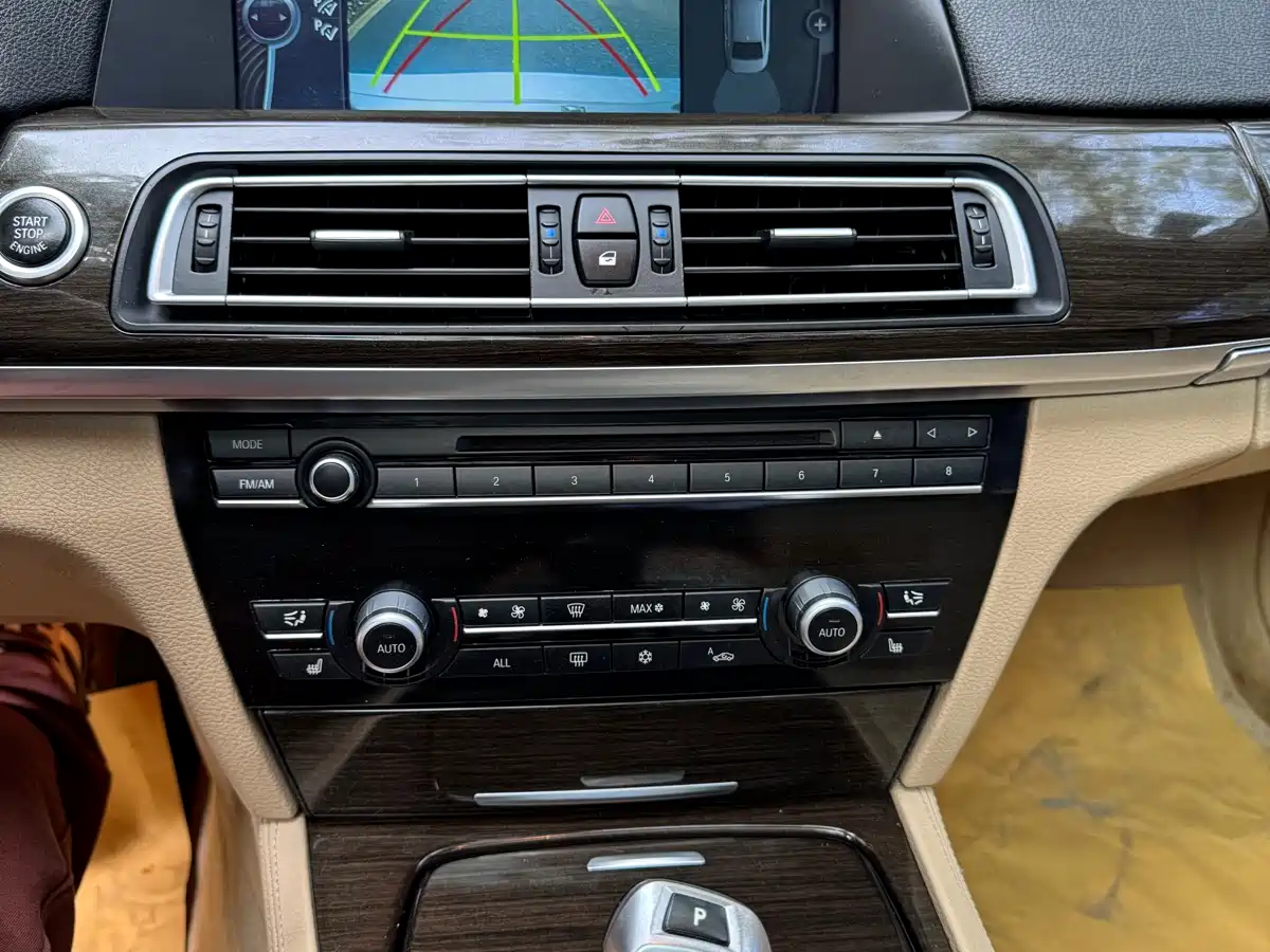 BMW 7 Series 2013 Model 730Li Luxury фото 24