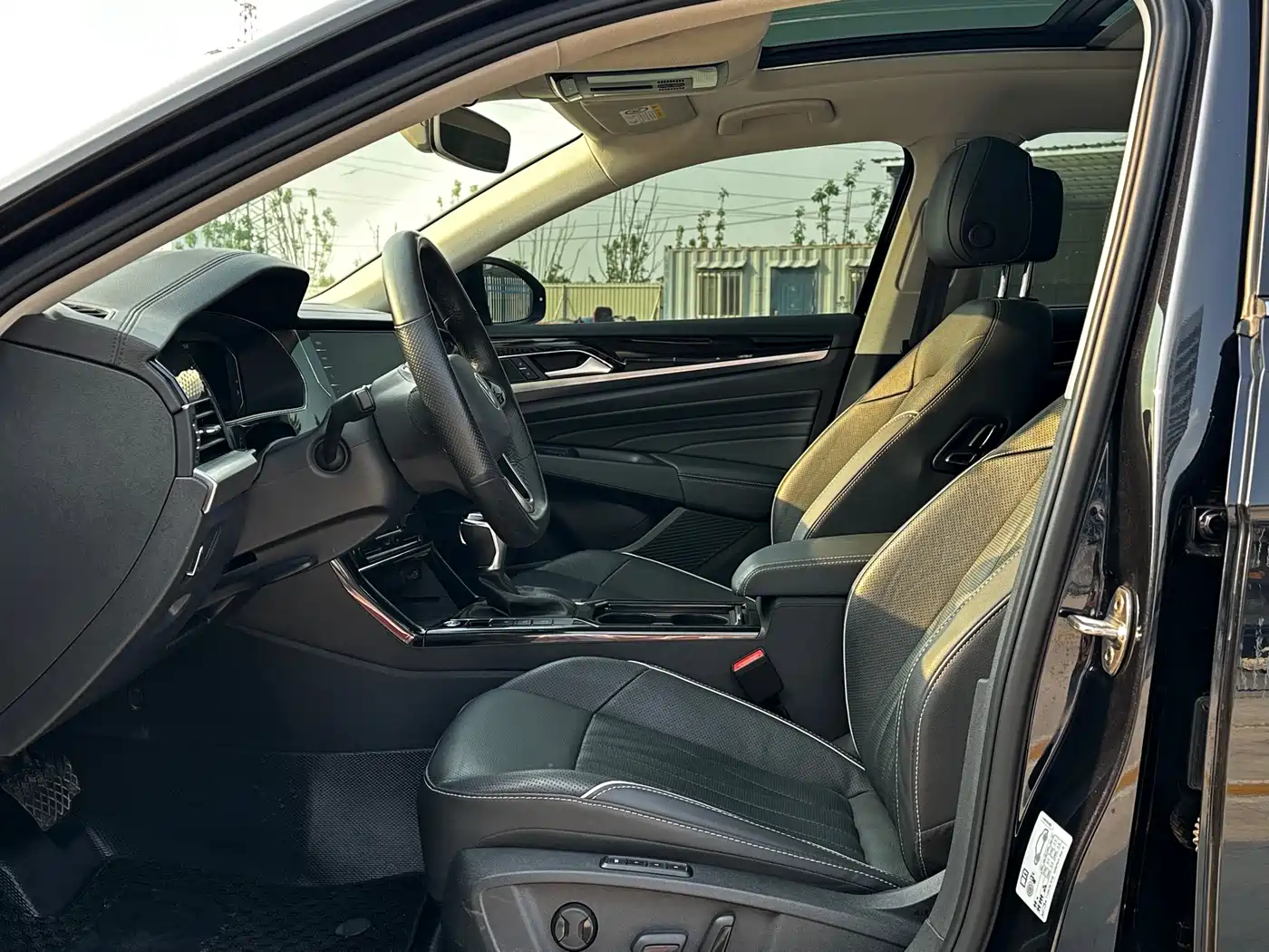 Volkswagen Passat 2022 330TSI Luxury Edition фото 8