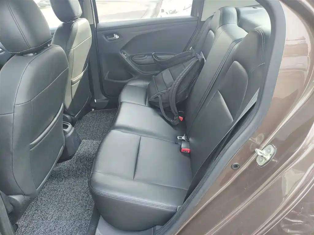 Peugeot 301 2016 1.6L Auto Comfort Edition фото 14