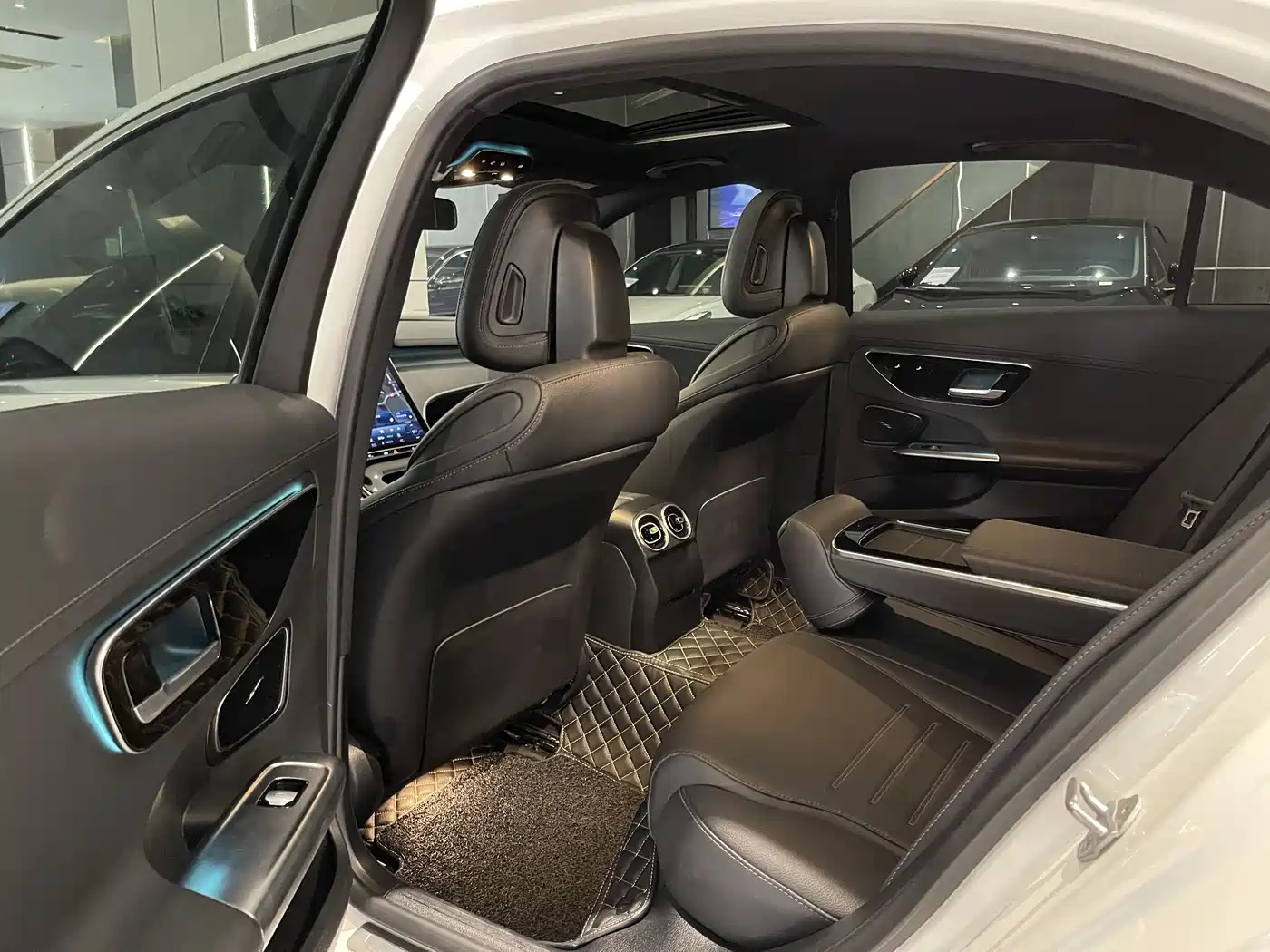 Mercedes-Benz C-Class 2023 C 200 L Sport фото 6