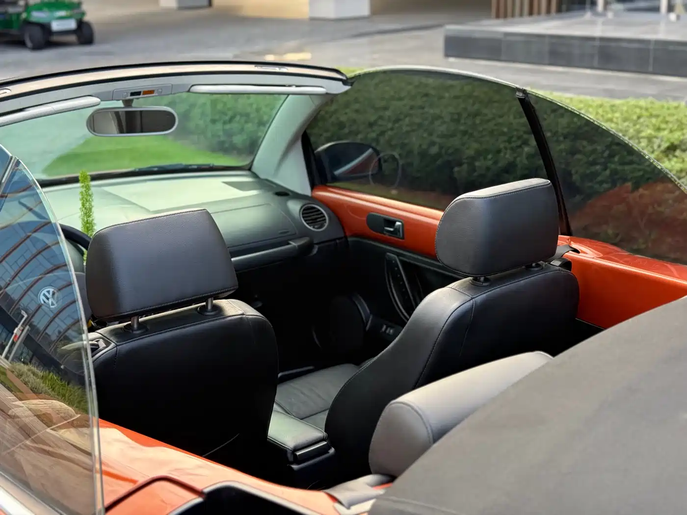 Volkswagen Beetle 2010 Model 2.0 BlackOrange Convertible Luxury Edition фото 12