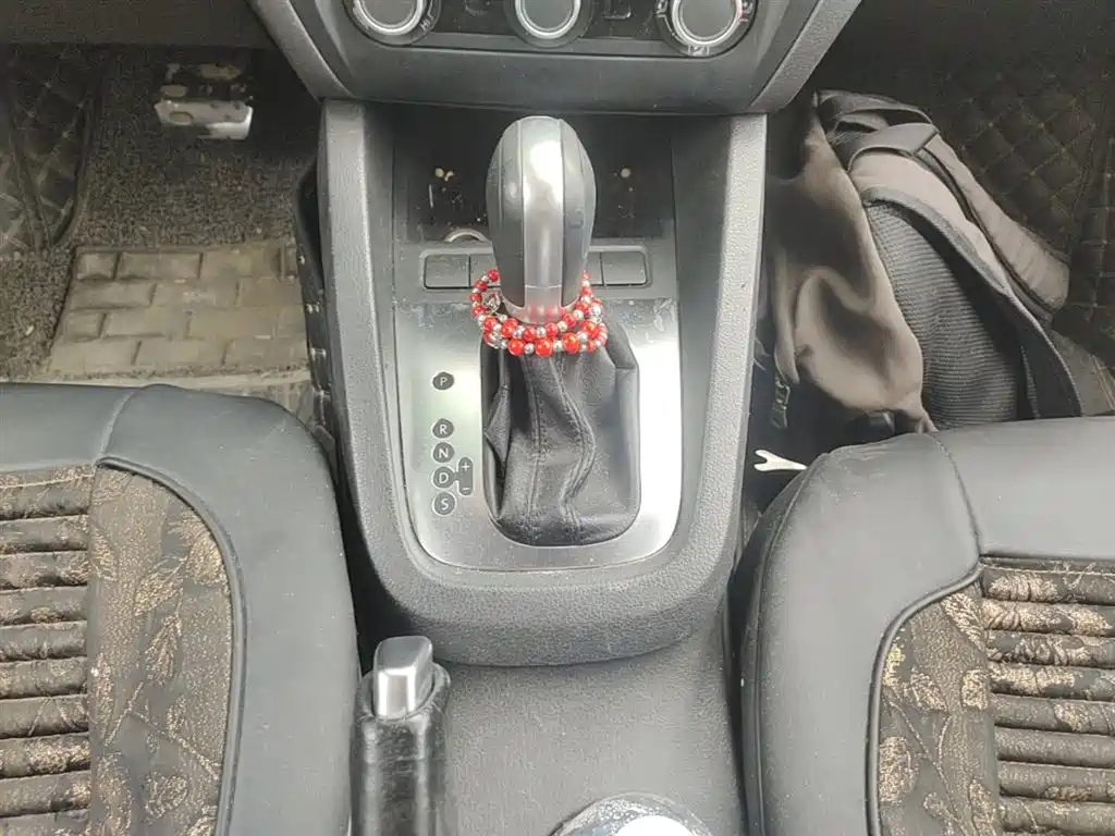 Volkswagen Sagitar 2014 Facelift 1.6L Automatic Leading Version фото 14
