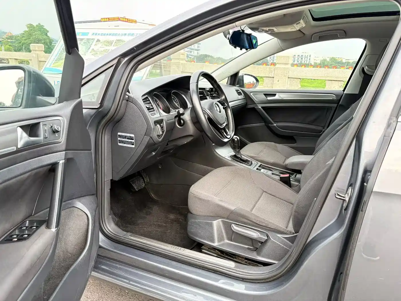 Volkswagen Golf 2014 1.6L Automatic Fashion Edition фото 55