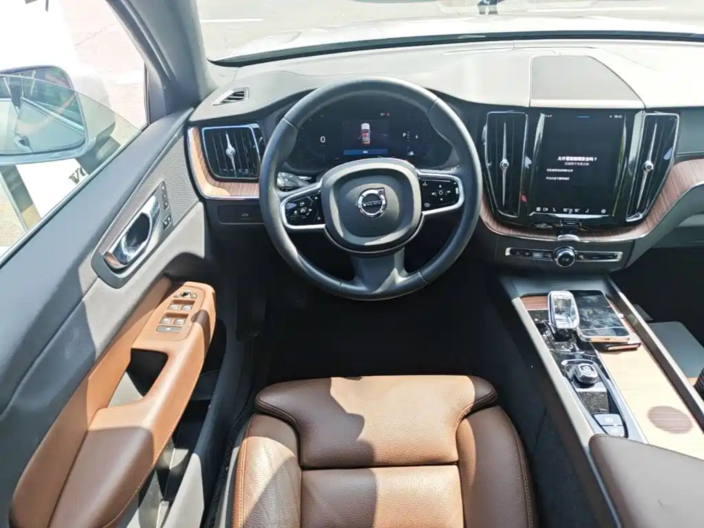 Volvo XC60 2025 2025 B5 AWD Smart Elite Luxury Edition