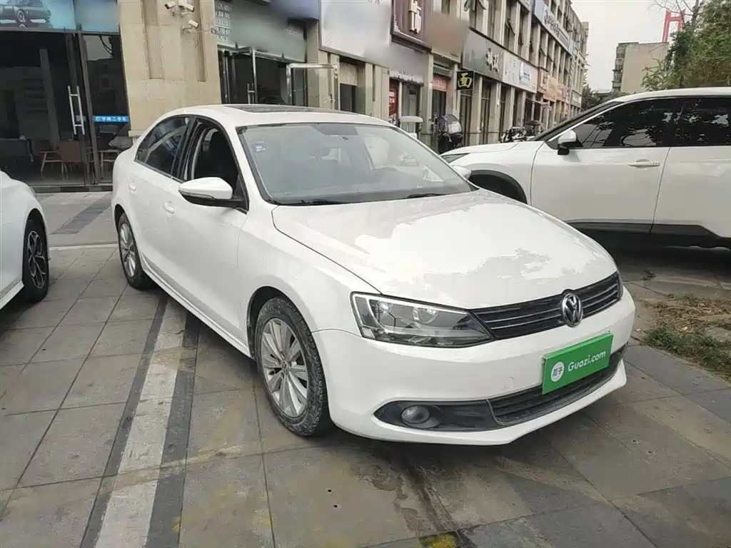 Volkswagen Sagitar 2014 Facelift 1.6L Automatic Leading Version фото 4