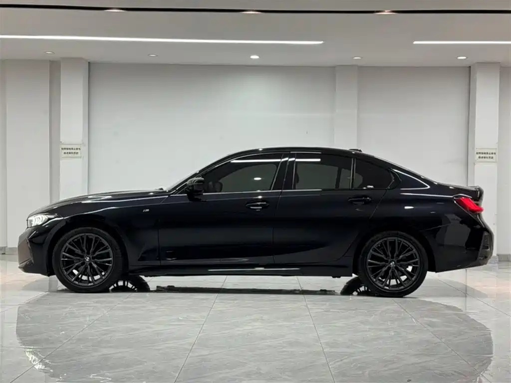 BMW 3 Series 2023 325i M Sport Black Night Package фото 16