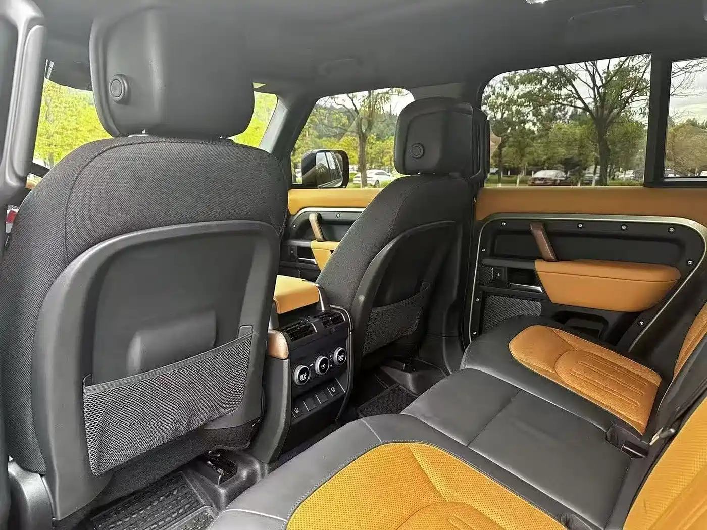Land Rover Defender 2023 Model 110 3.0T P400 X фото 4