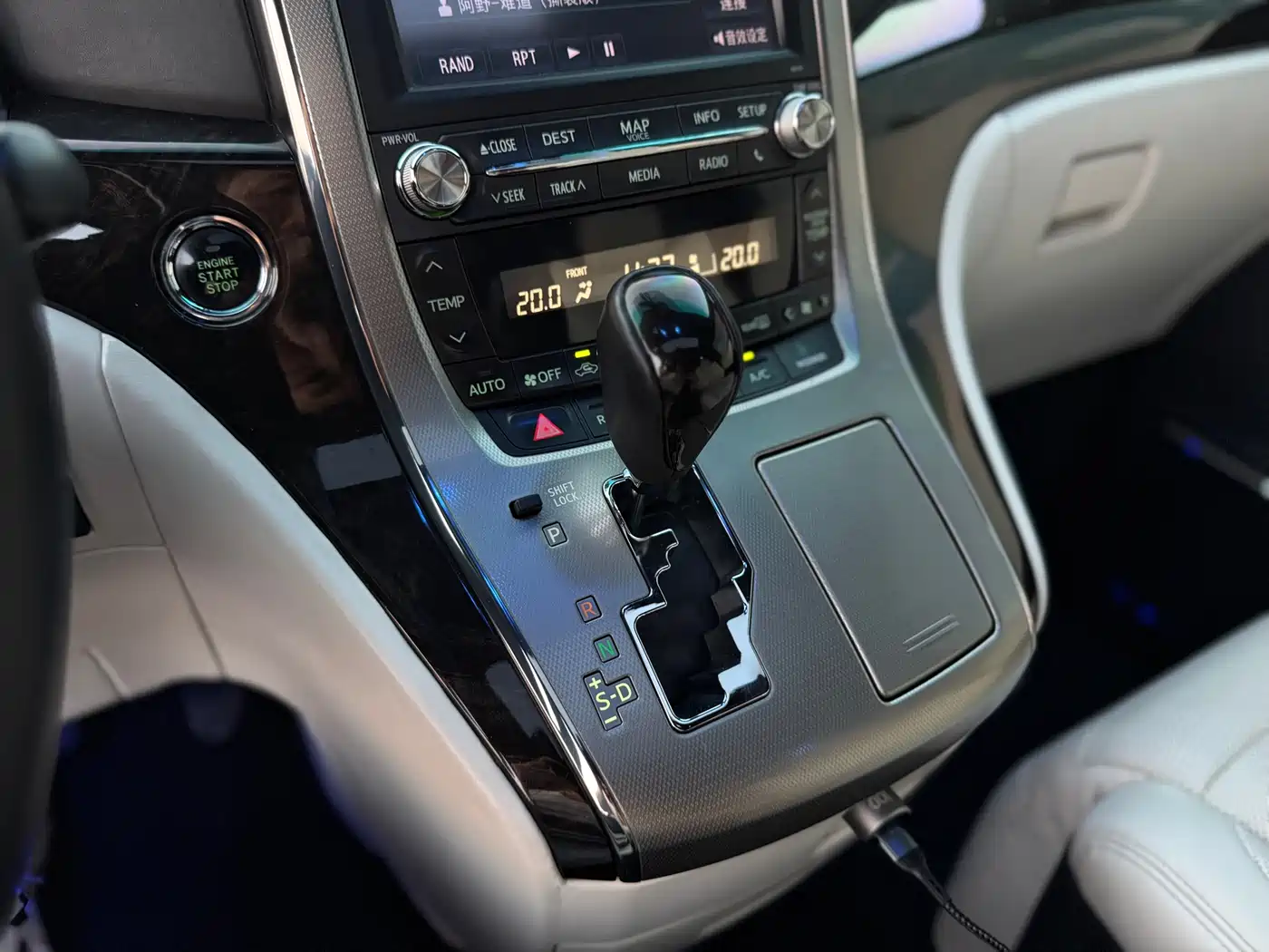 Toyota Alphard 2011 3.5L Luxury Edition фото 7