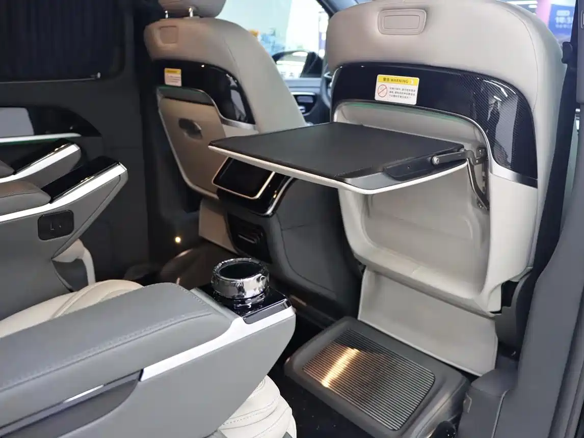 Mercedes-Benz V-Class 2024 V 300 L Long Wheelbase Premium фото 17