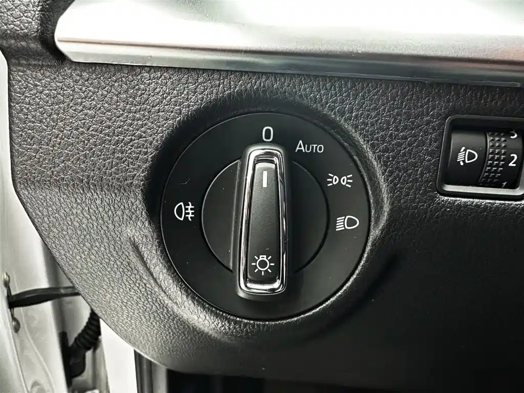 Škoda Kamiq 2021 1.5L Auto Comfort Edition фото 17