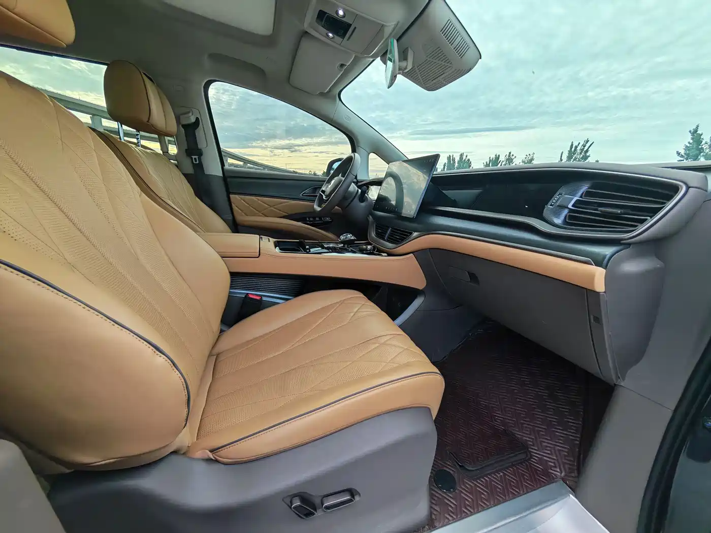 Denza D9 2022 DM-i 970 AWD Flagship фото 7