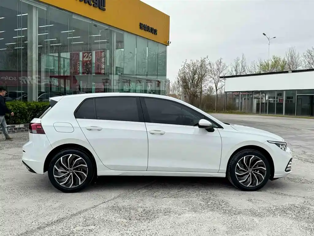 Volkswagen Golf 2024 280TSI DSG Pro 50th Anniversary Edition фото 28