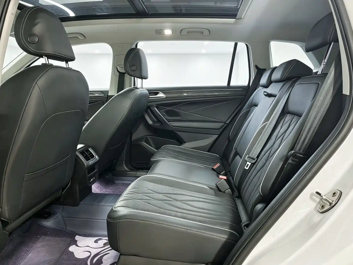 Volkswagen Tiguan L 2024 330TSI Automatic 2WD R-Line Premium Enjoyment Edition фото 13