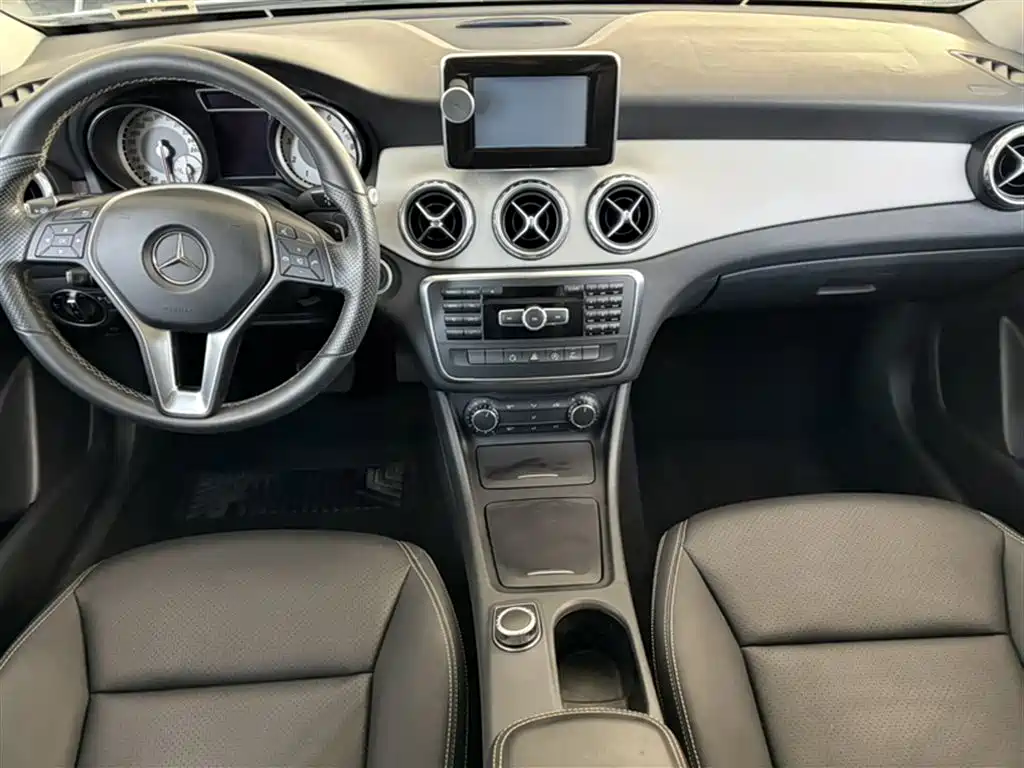 Mercedes-Benz GLA 2015 GLA 200 Dynamic фото 18