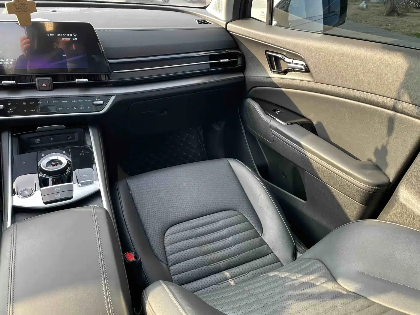 KIA LION PLATINUM EXPANDS THE WORLD